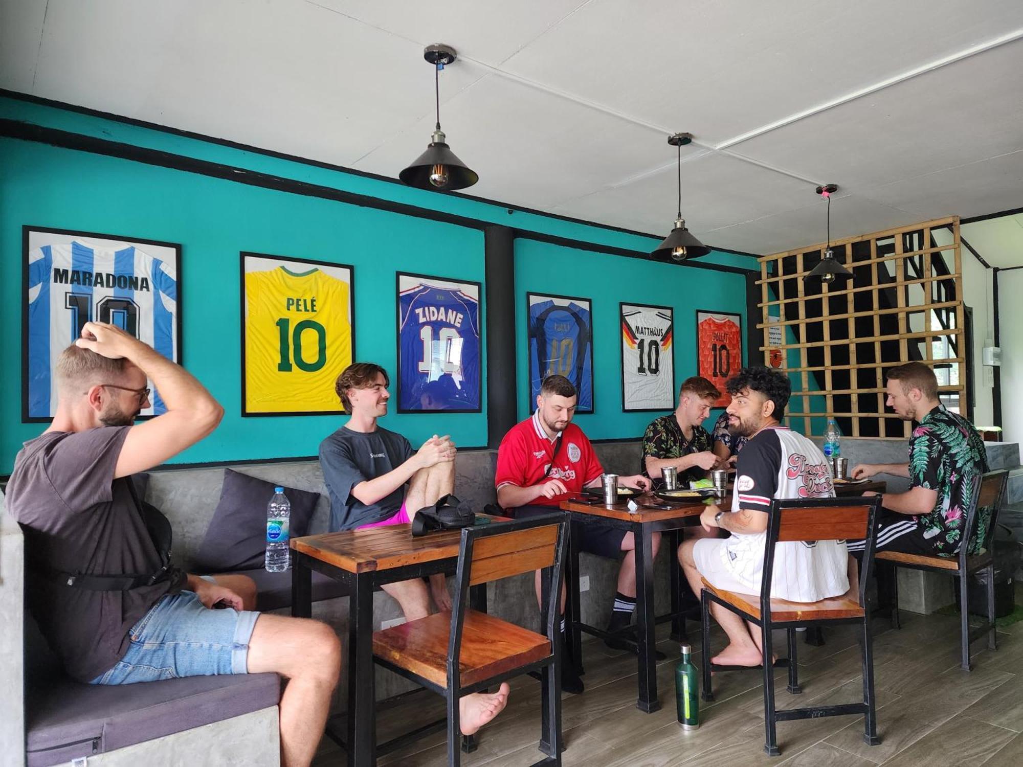 The 10 Club Hostel Тонг Сала Экстерьер фото