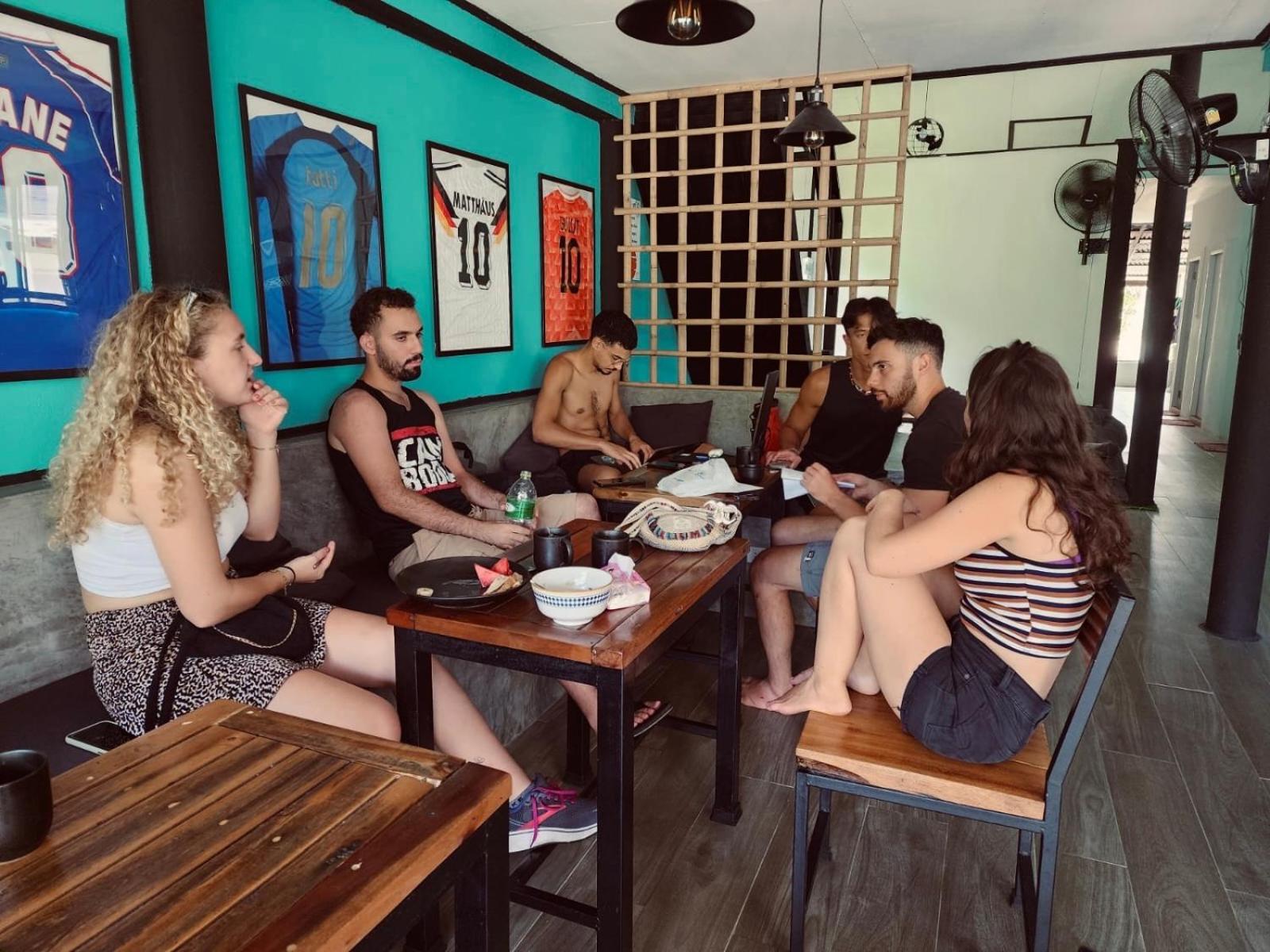 The 10 Club Hostel Тонг Сала Экстерьер фото