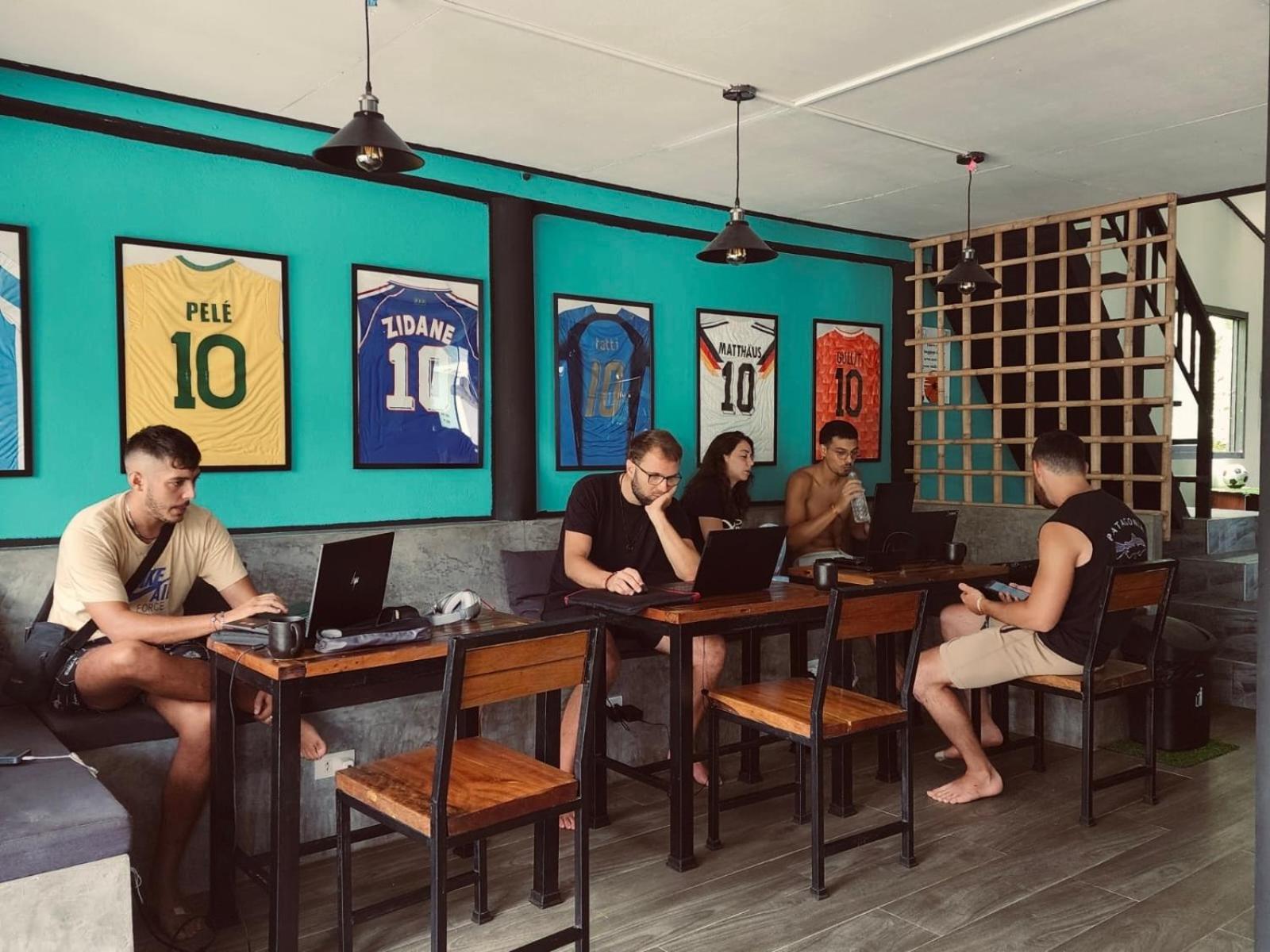 The 10 Club Hostel Тонг Сала Экстерьер фото